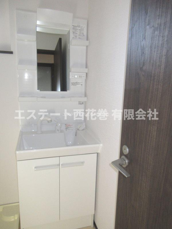 ル・メイユール東宮野目Ａ棟の独立洗面台|シャワー付洗面化粧台