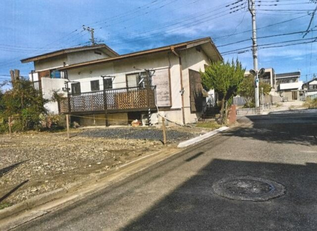 敷地面積４２.５坪　売地　川越市山田の前面道路含む現地写真|前面道路含む外観　人気のある角地です♪