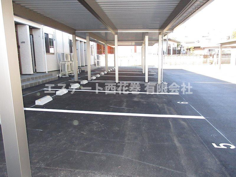 ル・メイユール東宮野目Ａ棟の駐車場|全戸カーポート付きです。