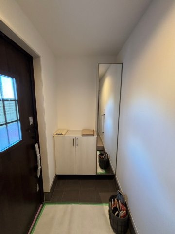 川越市氷川町　新築分譲　東武東上線『川越駅』バス21分　【川越小学区】の玄関