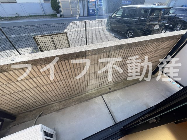 アンプルールクラージュエトッフのバルコニー|外からの目が気にならないバルコニーで洗濯物が干せます
