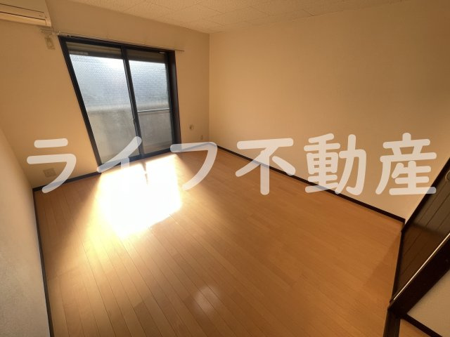 アンプルールクラージュエトッフの居間・リビング|こちらのリビングで趣味の時間をお楽しみください