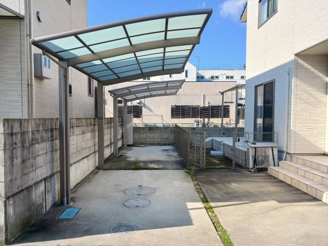 坂出市久米町　中古戸建の駐車場