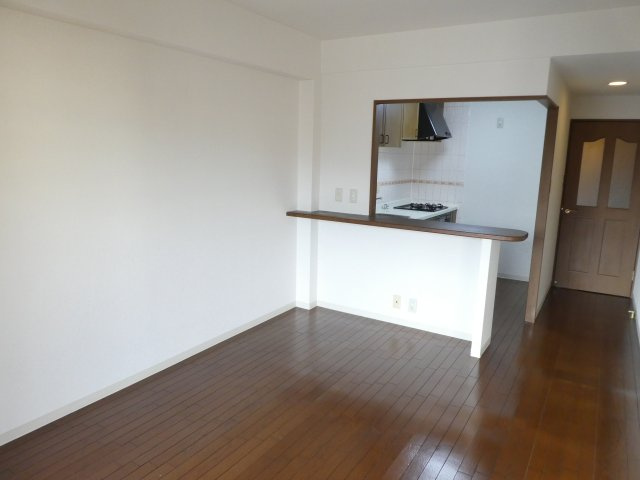 ロイヤル仁川の居間・リビング