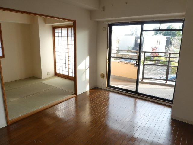 ロイヤル仁川の居間・リビング