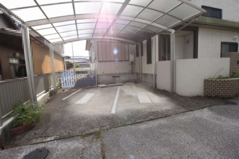 若草町　中古戸建の駐車場