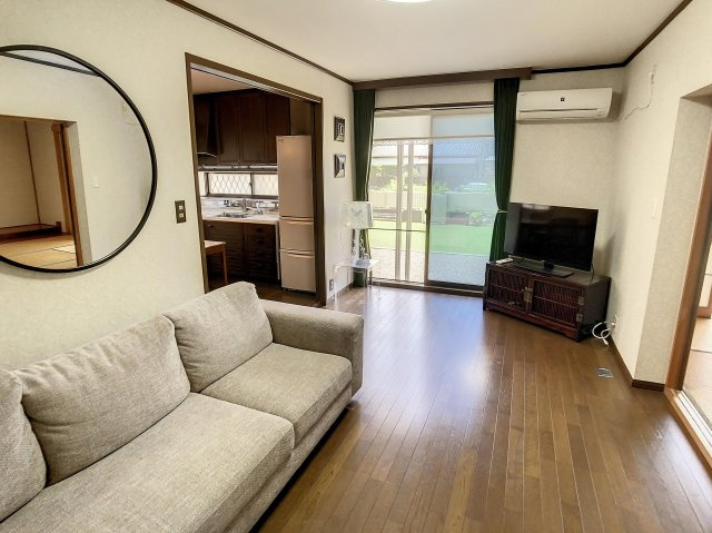 若草町　中古戸建の居間・リビング