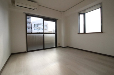 【居間・リビング】 | アパルト四天王寺Ⅱ | 洋室