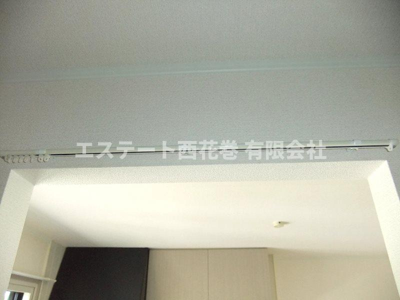 リバーサイド・アイルCの設備|洗面所に間仕切りドアはありませんがカーテンで仕切ることが出来ます。