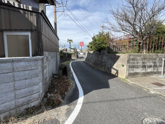 【前面道路含む現地写真】 | 角地に所在している為、駐車もしやすいです。