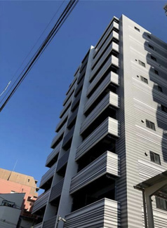 【外観】 | 鉄筋コンクリート造のがっちりとした建物。