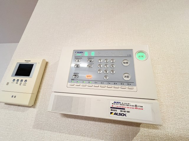 ルミエールあぞのの収納|2階洋室ウォークインクローゼット