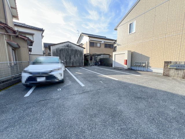 ルミエールあぞのの駐車場