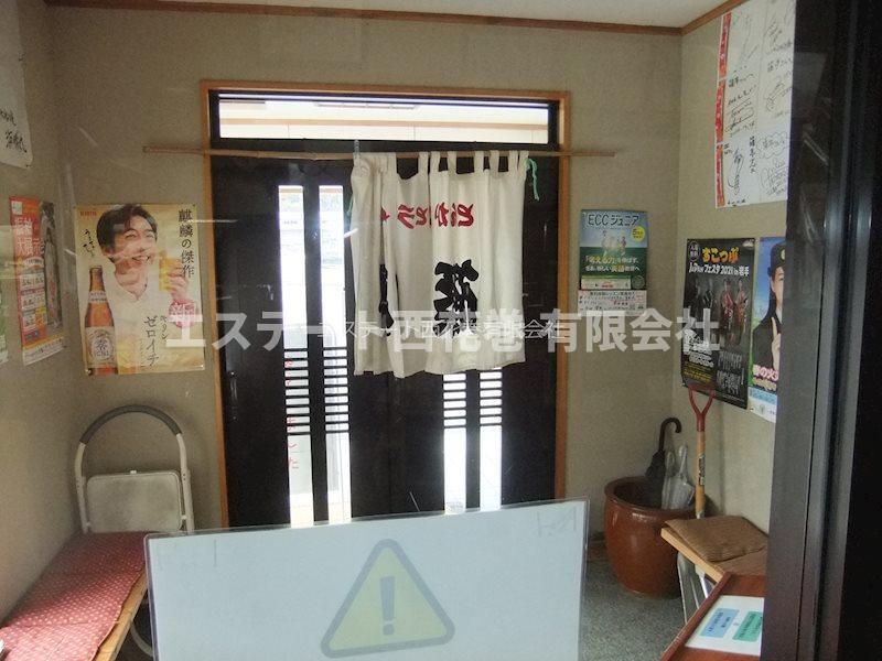 東和町土沢７区貸店舗の玄関