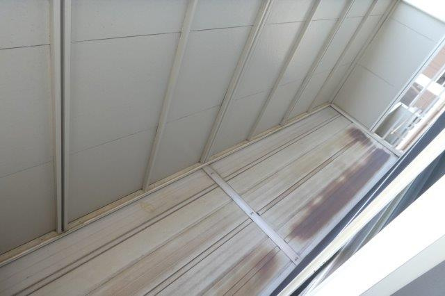 倉敷市中庄のアパートのバルコニー