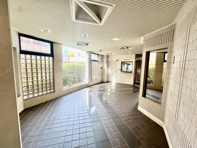 ライオンズマンション錦町のエントランス