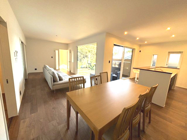 渦森台4丁目一戸建の居間・リビング|ゆったりとした居間です