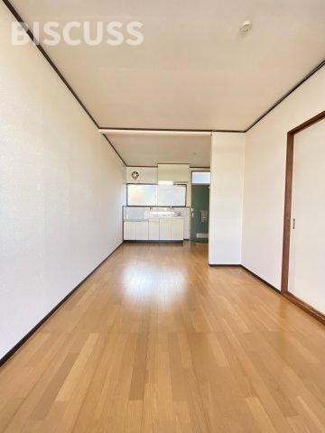 三国ヶ丘ハイツA棟の居間・リビング