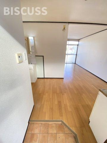 三国ヶ丘ハイツA棟の玄関