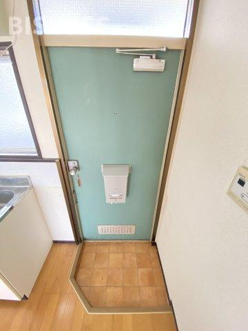 三国ヶ丘ハイツA棟の玄関