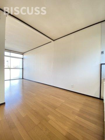 三国ヶ丘ハイツA棟の居間・リビング