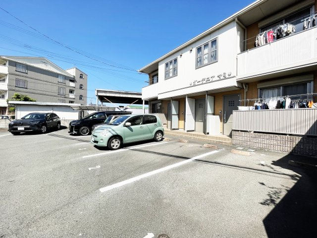 ガーデニアマミの駐車場
