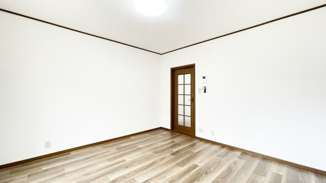 クレブランド二軒屋No.1の居間・リビング
