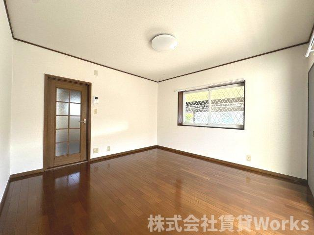 クレブランド二軒屋No.1の居間・リビング|ゆったりとした居間です