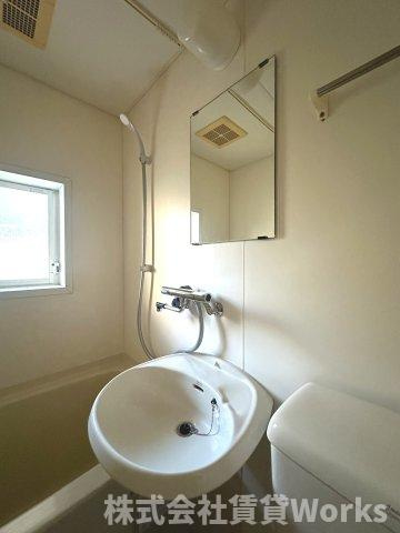 クレブランド二軒屋No.1の洗面所|ゆったりとスペースのある洗面所