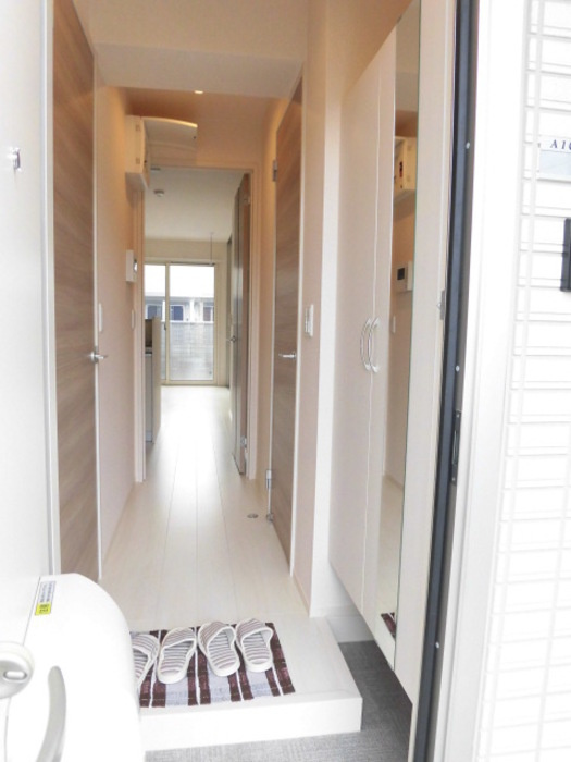 グラン・プラース Ｇの玄関|玄関（内側）から廊下