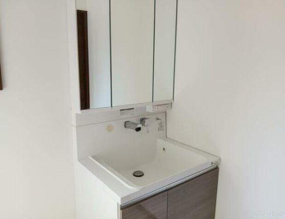 宮崎市島之内　中古戸建の独立洗面台