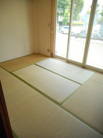 ガーデンパレス泉の和室|明るい和室です