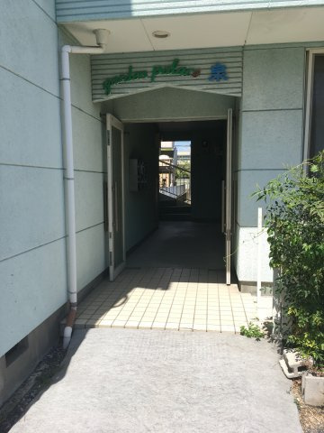 ガーデンパレス泉のエントランス|建物の内部です