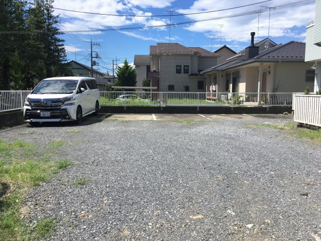 ガーデンパレス泉の駐車場