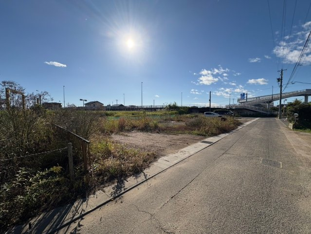 売土地　岐阜市東川手五丁目　27.45坪の外観|北→南方向を見た写真です。隣接する土地には建物が建っていないため、ロケーションは開放的です♪