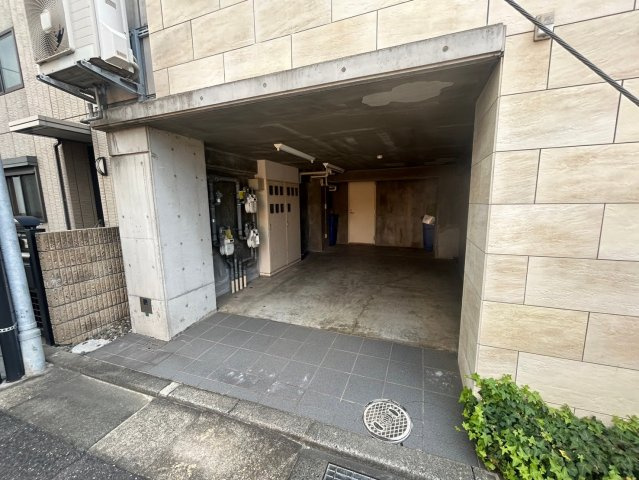 クオリア三正のエントランス