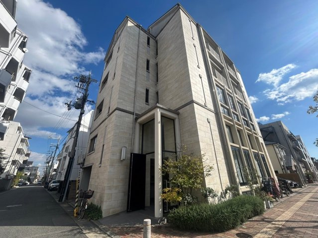 クオリア三正の外観