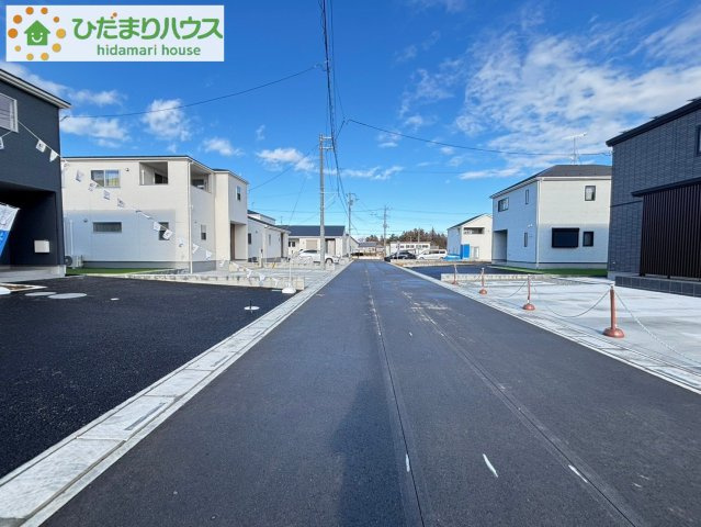 寄居町赤浜　第4　新築一戸建て　クレイドルガーデン　04の前面道路含む現地写真