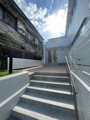 プラージュ・ド・クキのエントランス|毎日通るエントランスはこのようになっています