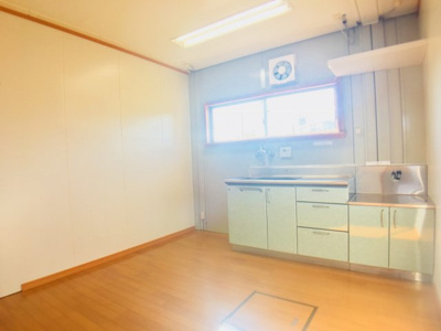 【その他】 | 鈴鹿市白子町　事業用地 | 建物内観　キッチン約5帖