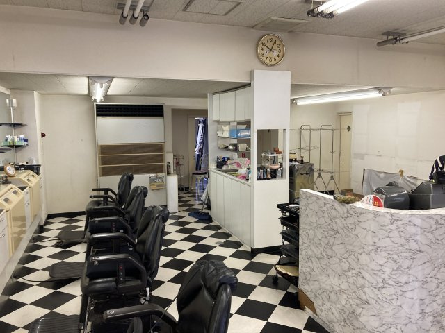 【内装】 | 京王永山駅徒歩1分 貸店舗 1階 35.51坪 理容室居抜き