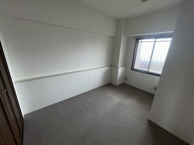 シャルマンフジ岩出参番館の洋室