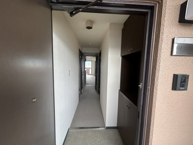 シャルマンフジ岩出参番館の玄関