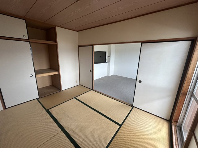 シャルマンフジ岩出参番館の和室