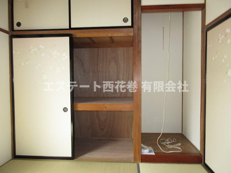 小笠原荘　貸家の洋室|和室収納