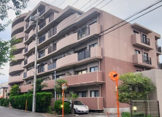 【外観】 | モア・ステージ川越グランデュール | 南西向き1階住戸　専用庭付き　大切なペットと一緒に暮らせます　新規内装リフォーム済み　安心のアフターサービス保証付き　住宅ローン減税適合物件