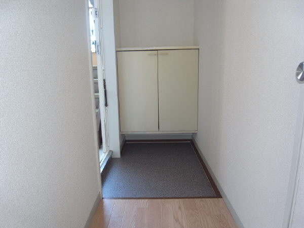ブランニュー白山の玄関