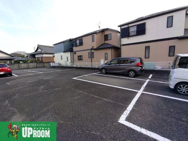 ブランニュー白山の駐車場