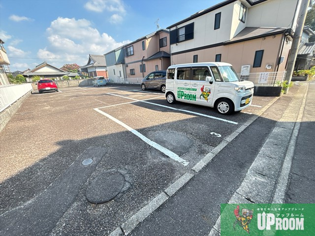 ブランニュー白山の駐車場