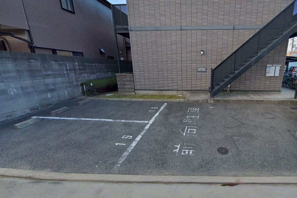 フロランス東助松の駐車場|カースペースがあります